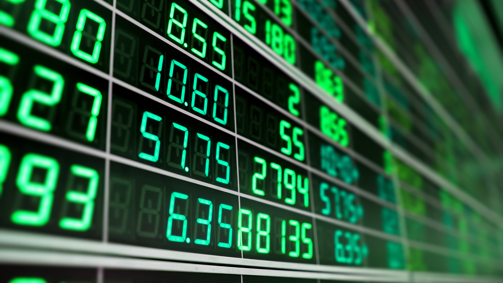 Market Experts Highlight Select Buying Opportunities for January 5