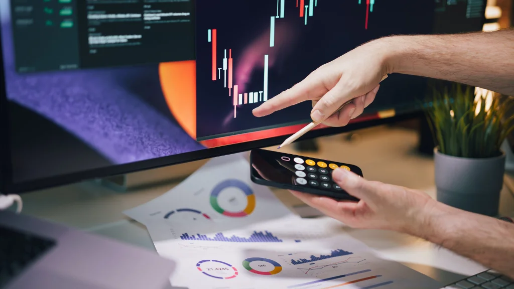 US Stocks Trade Mixed as Investors Weigh Rates, Earnings, and Macro Signals