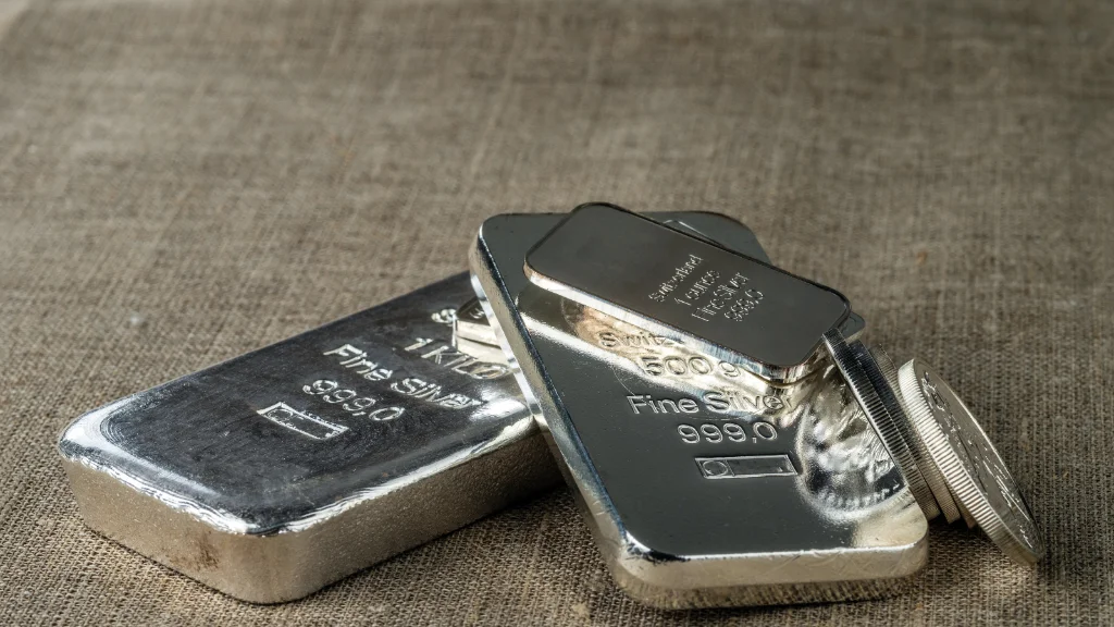 Silver price in Chandigarh holds steady at ₹370 per gram