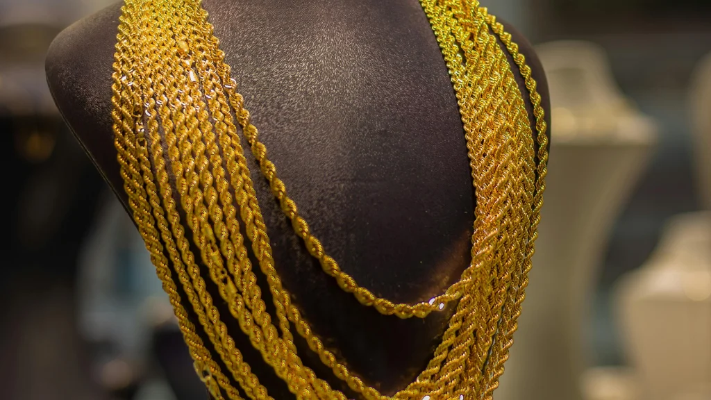 Gold Prices in Mumbai Today: 24K at ₹15,840 Per Gram