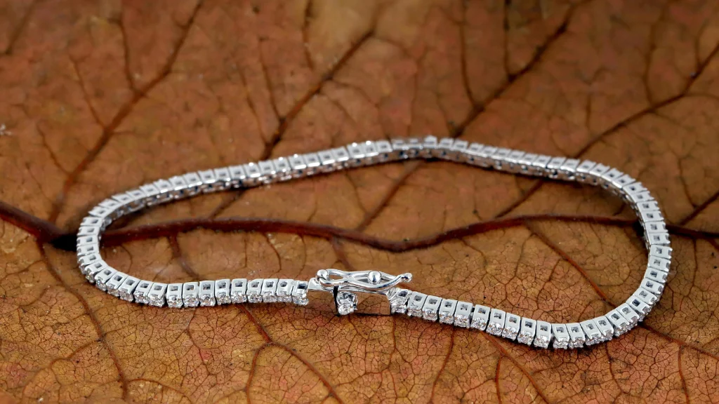 Silver price in Delhi at ₹320 per gram today