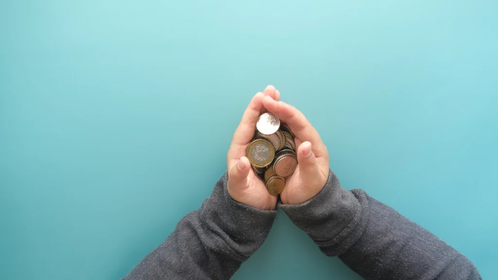 Silver holds steady across major metros at ₹285 per gram