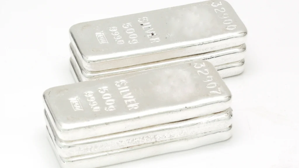 Silver prices in Ayodhya steady at ₹300 per gram