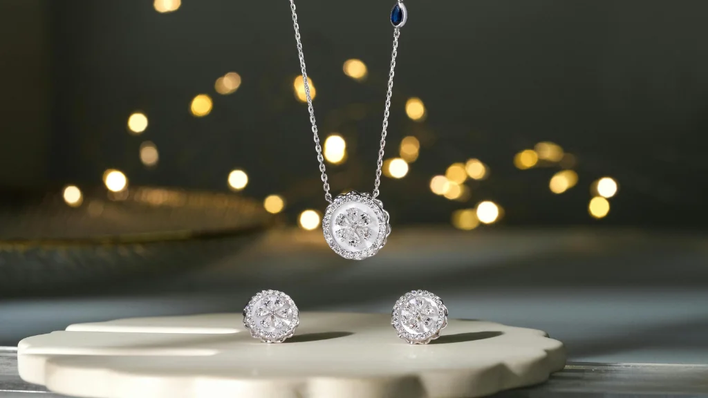 Silver price in Bangalore stands at ₹280 per gram