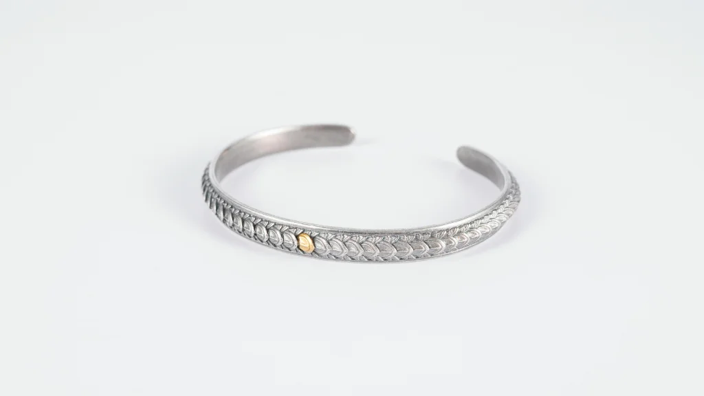 Silver prices steady in Ayodhya at ₹300 per gram today