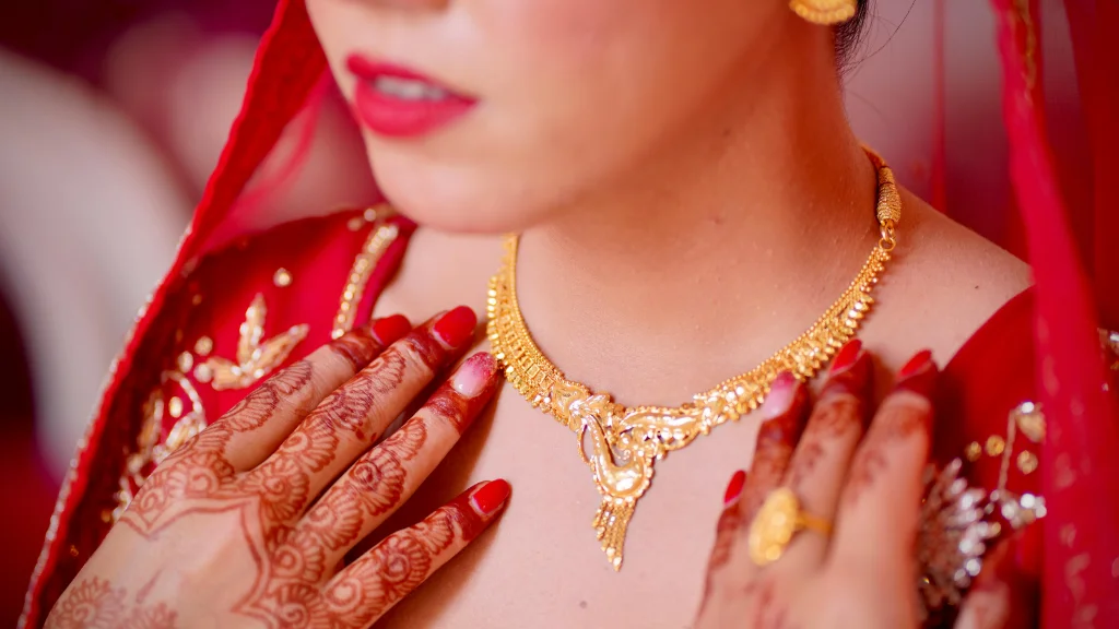 Gold prices in Ayodhya stay steady across purity levels