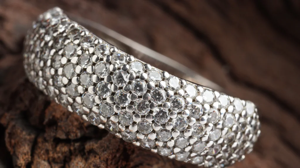 Silver prices remain steady in Delhi at ₹300 per gram today