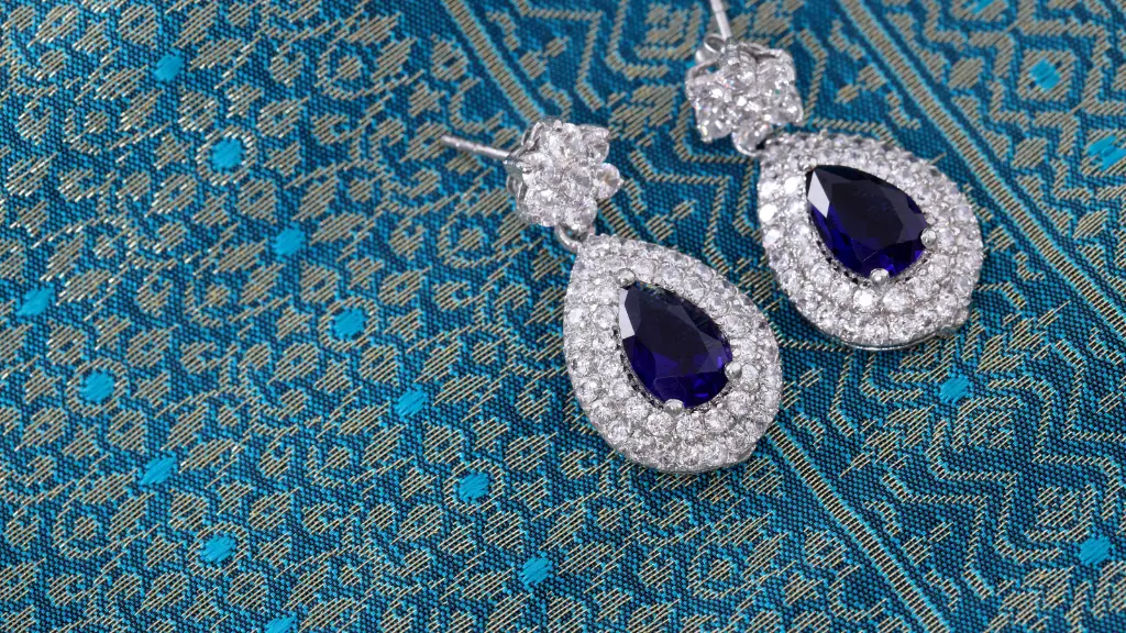 Silver price in Jaipur stands at ₹300 per gram