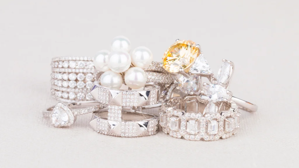 Silver price in Lucknow today at ₹290 per gram