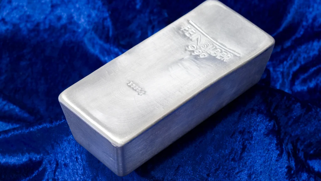 Silver Rises ₹15,000/kg Top Metros Quote ₹2,70,000