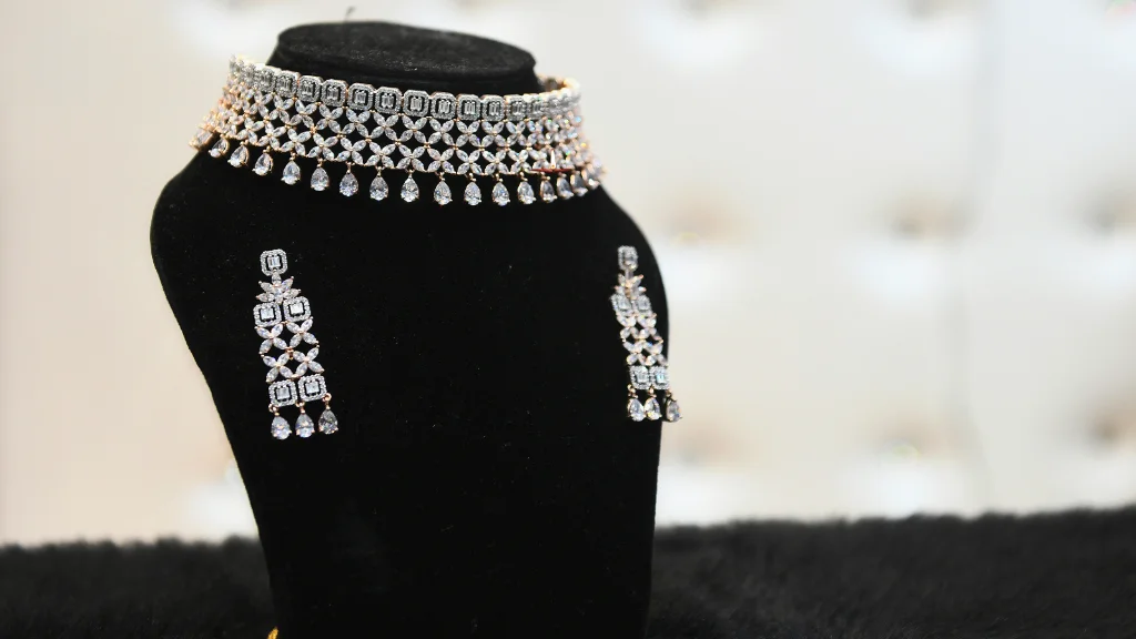 Silver Prices in Bangalore Steady at ₹255 Per Gram Amid Bullion Rally