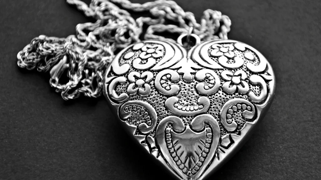 Silver prices in Nashik steady at ₹290 per gram