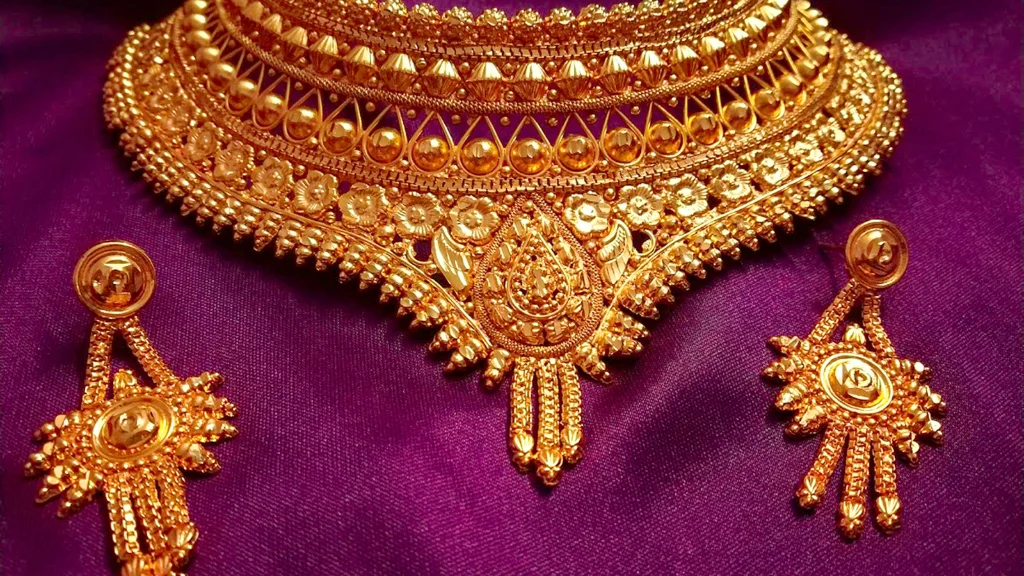 Gold prices in Ayodhya: 24K at ₹15,866 per gram
