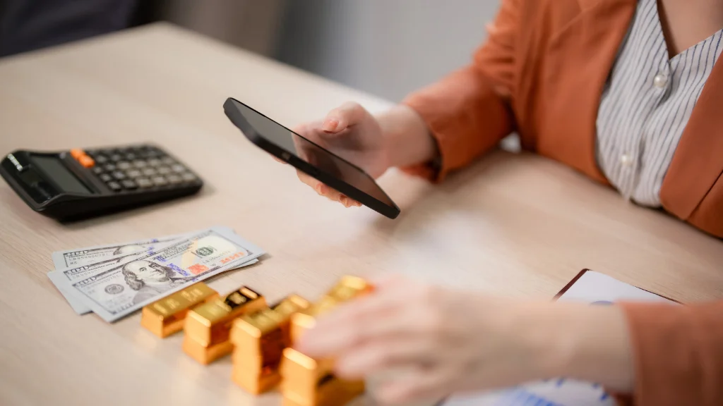 Gold Prices Slip Slightly as Investors Monitor Bullion Trends